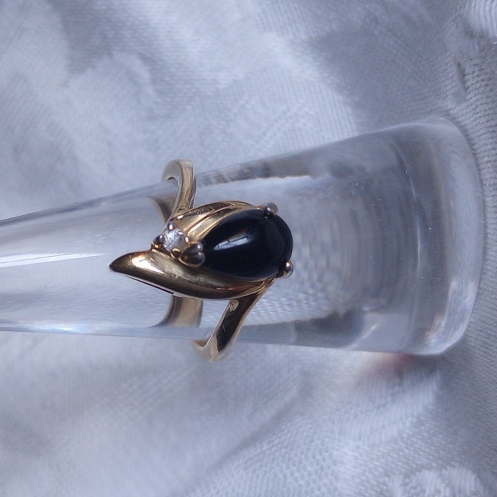 AVON TEARDROP BLACK ONYX & CZ ACCENT RING, Size 6, Signed “Avon”, Great Quality!